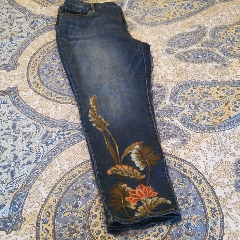Chico's floral design capris